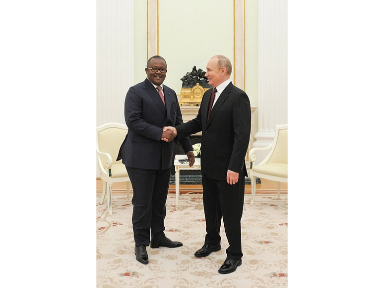 Encontro da Sua Excelência Senhor Vladimir Putin, Presidente da Federação da Rússia, com a Sua Excelência Senhor Umaro Sissoco Embalo, Presidente da República da Guiné-Bissau